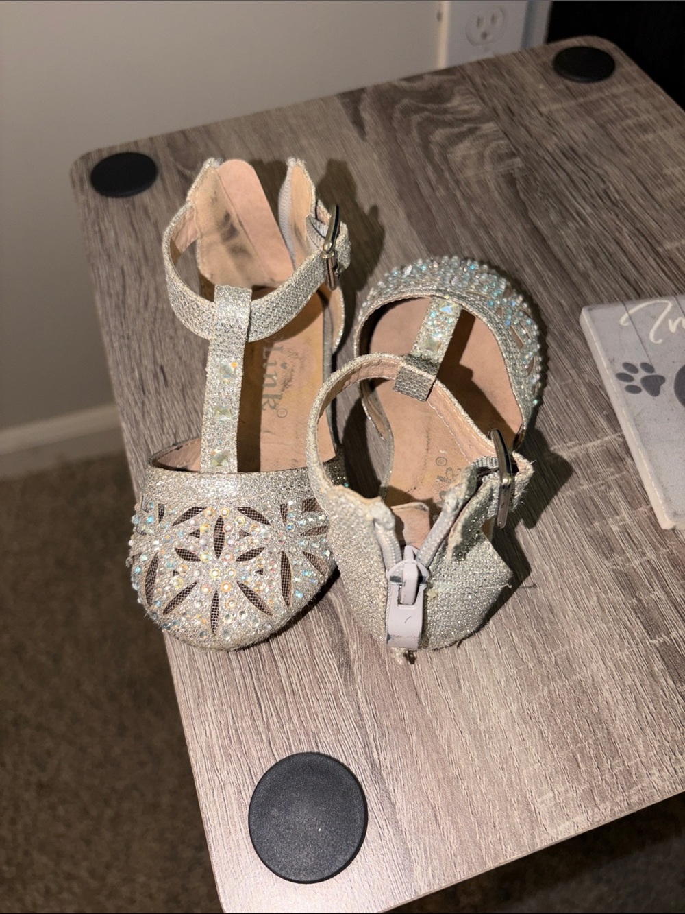 Girls' Glitter T-Strap Dress Sandals - Silver